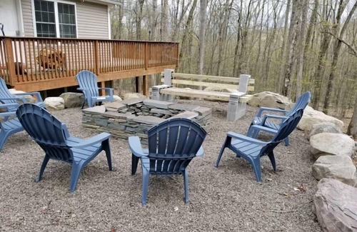 Lackawaxen Chalet De Esquí | Lujo 4BR Chalet-5 Mins. a la piscina / lago / sala de juegos de esquí en el sótano