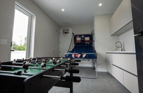 Burnt Store Casa | Luxury 4BR Entertainment house with Heated Pool