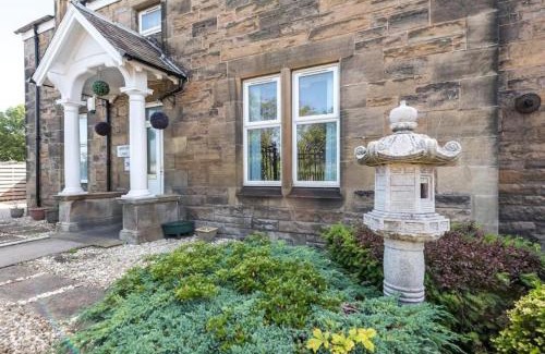 Bonnybridge Villa | Luxury 4BR, Free Parking, Near Beach, Sleeps 8