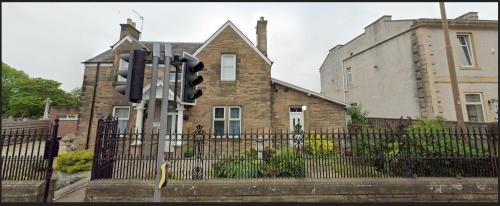 Bonnybridge Villa | Luxury 4BR, Free Parking, Near Beach, Sleeps 8