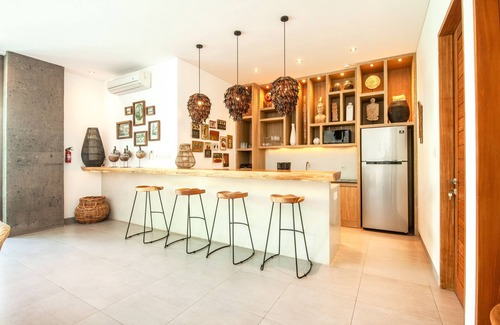 Berawa Cabaña | Luxury 4BR Haven, Steps to Canggu's Beach Elegance
