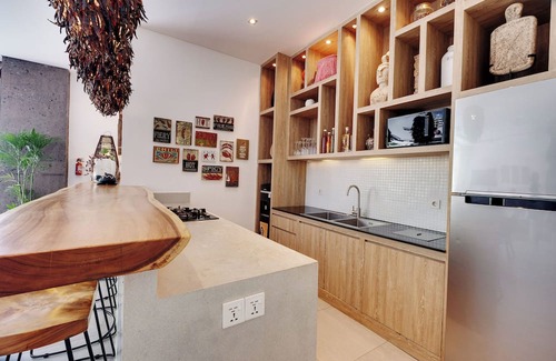 Berawa Cabaña | Luxury 4BR Haven, Steps to Canggu's Beach Elegance