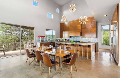 Dripping Springs Casa | Luxury 4BR Hilltop Retreat Hot Tub & Scenic Views