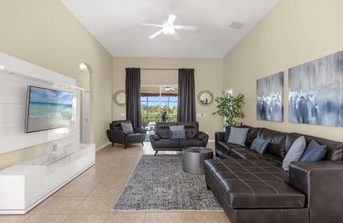 Crystal Cove Casa | Luxury 4BR Home - Private Pool BBQ - Near Disney
