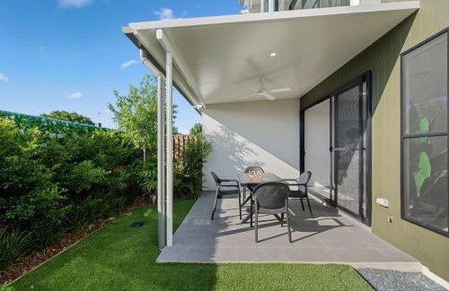 Helensvale Casa | Luxury 4BR Home with Pool Gym and BBQ in Helensvale