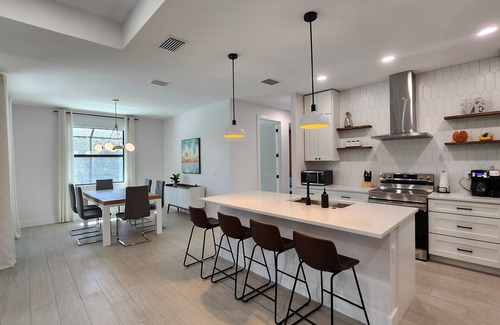 Englewood East Casa | Luxury 4br house, Heated Pool, 13 min to Beach, Family Fun, 100Mbps, Office