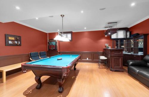 York Casa | Luxury 4BR - Pool Table - 10 min to Yorkdale Mall
