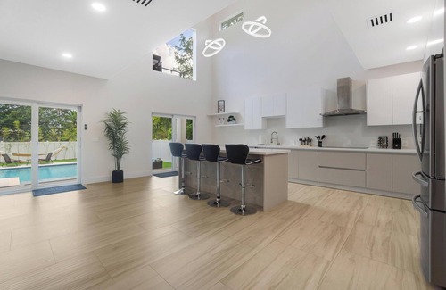 Biscayne Park Casa | Luxury 4BR Retreat w/ Heated Pool + Free Car Rental – Near Miami & Beaches