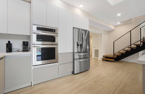 Biscayne Park Casa | Luxury 4BR Retreat w/ Heated Pool + Free Car Rental – Near Miami & Beaches
