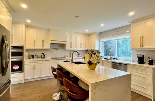 Clarkson-Lorne Park Casa | Luxury 4BR Retreat with Pool, Piano, Spa & Games