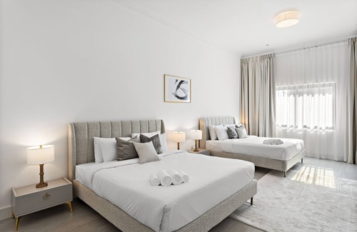 Palm Jumeirah Villa | Luxury 4BR Townhouse Golden Mile