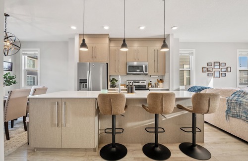 Calgary Casa | Luxury 4BR Townhouse Near YYC Airport - Sleeps 4