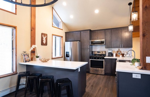 Truckee Cabina | Luxury 5 Bd Tahoe Donner Home - 2 Master King Bed Suites --New HotTub!