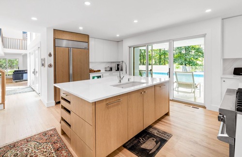 Noyack Casa | Lujo - 5 bdrs, 6 baños, Tennis Crt, piscina climatizada, baloncesto, jacuzzi, 2. 4 acrs