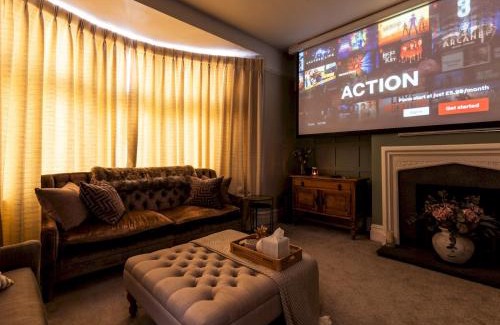 Eltham Casa | Luxury 5-Bed Home w Cinema Games Room Garden Pass the Keys