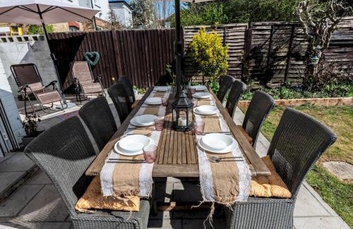 Eltham Casa | Luxury 5-Bed Home w Cinema Games Room Garden Pass the Keys