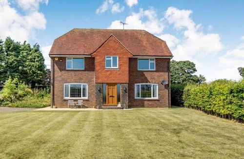 Steyning Casa | Luxury 5-bed House With Tennis Court & Games Room