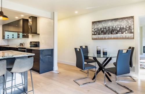 London Casa | Luxury 5-Bed London Retreat: Hot Tub & Sauna + Prime Location, Ultimate Comfort!