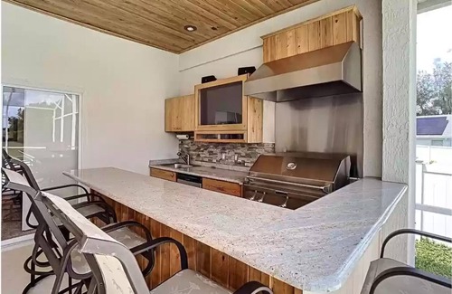 Sunridge Woods Casa | Luxury 5 Bed with POOL & SPA + Outdoor Kitchen Minutes to Disney!