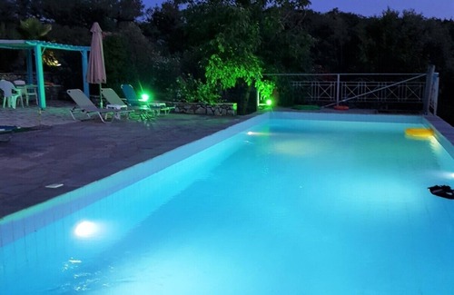 Avia Villa | Villa de lujo de 5 dormitorios, piscina privada, aire acondicionado. Espectaculares vistas al mar.