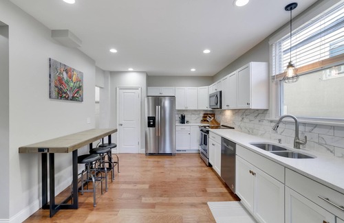 Minneapolis Casa | Luxury 5-Bedroom Home, Mins from Downtown Minneapolis
