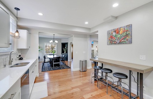 Minneapolis Casa | Luxury 5-Bedroom Home, Mins from Downtown Minneapolis
