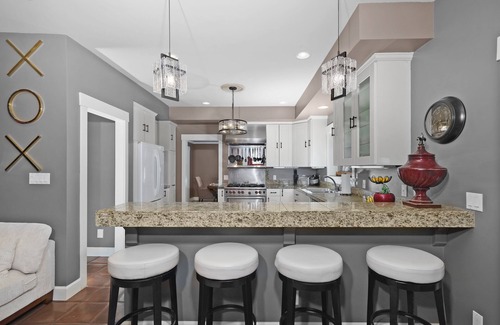 Crockett Casa | LUXURY 5 BEDROOM HOME WITH VIEWS OF THE BAY - SLEEPS 13