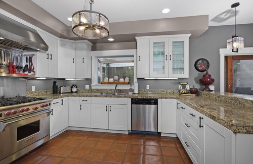 Crockett Casa | LUXURY 5 BEDROOM HOME WITH VIEWS OF THE BAY - SLEEPS 13