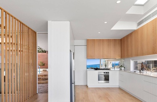 Curl Curl Casa | Luxury 5 Bedroom House with Pool and Beach Views