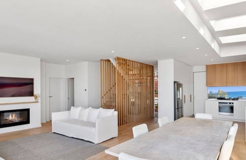 Curl Curl Casa | Luxury 5 Bedroom House with Pool and Beach Views