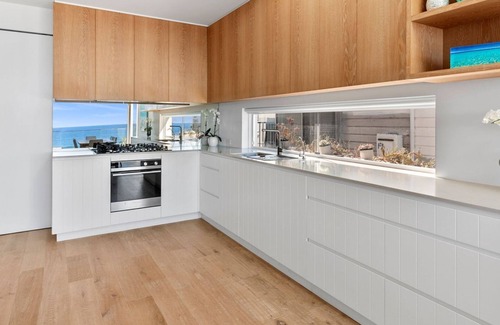 Curl Curl Casa | Luxury 5 Bedroom House with Pool and Beach Views