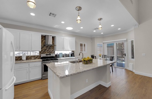 Spring Valley Casa | Luxury 5-bedroom house near to Strip