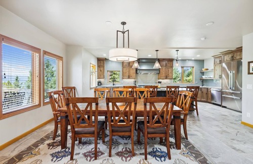 Woodmoor Casa | Luxury 5-bedroom Mountain View Lodge in Breckenridge, perfect for 12 guests with stunning views.