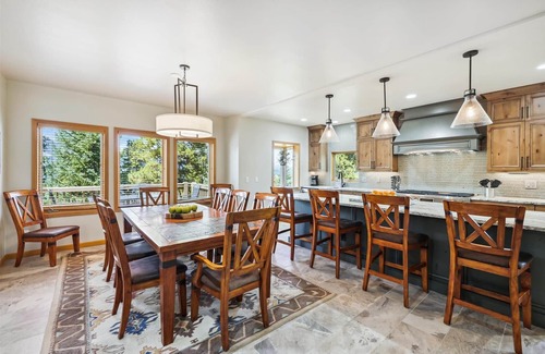 Woodmoor Casa | Luxury 5-bedroom Mountain View Lodge in Breckenridge, perfect for 12 guests with stunning views.