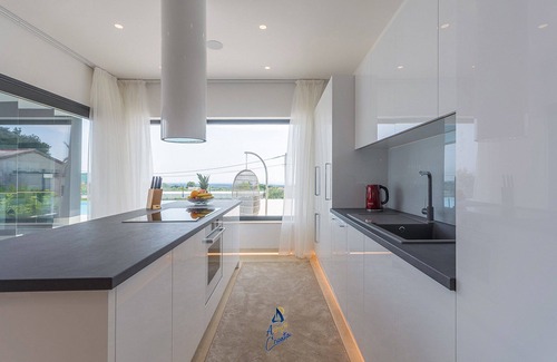 Kastelir Villa | Villa Oasis de lujo de 5 dormitorios con piscina privada climatizada cerca de la costa
