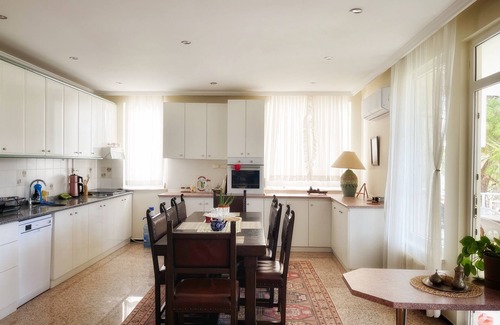 Konyaalti Apartamento | Luxury 5 room duplex maisonette with roof terrace (7 min. walk to Konyaalti beach)