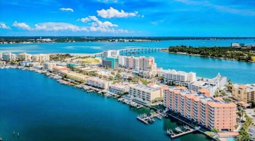 Clearwater Beach Apartamento | Luxury 5 Star Waterfront Condo 3 Bdr 2 Bath Pool Hot-Tub Panoramic Gulf and Intracoastal Waterway Views