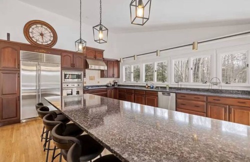 Laconia Casa | Luxury 5b 3ba on 10 acres w Lake view, Firepit, Hot Tub, Gameroom, close to Ski!