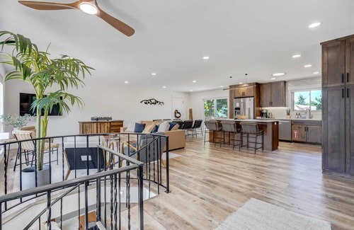 Northeast Colorado Springs Casa | Luxury 5BD CO Retreat,Hot Tub,Fire Table,Mtn Views