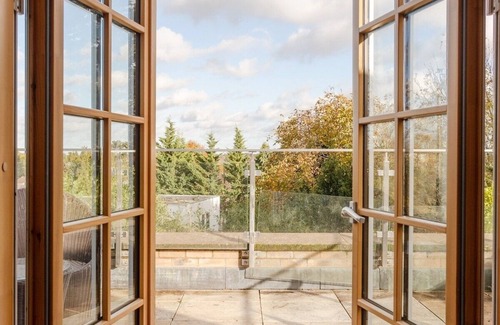 Hendon Casa | Luxury 5BR/4BR Garden/Cinema/Gym