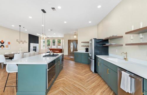Cottonwood Casa | Luxury 5BR Cottonwood Retreat with Pool and Panoramic Views
