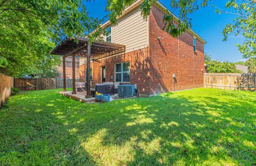 Dallas Casa | Luxury 5BR Dallas Retreat with Business Amenities - Perfect for Business Travelers, Families & Groups