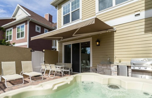 Crestwynd Bay Casa | Luxury 5BR Family Mansion Private Hot Tub & BBQ!