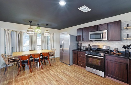 DeSoto Casa | Luxury 5BR Getaway w/ Pool, Hot Tub & Cinema