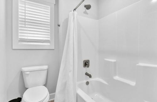 Wilmington Beach Casa | Luxury 5BR- Heated Pool FREE for Sept-Oct