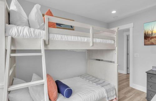Wilmington Beach Casa | Luxury 5BR- Heated Pool FREE for Sept-Oct