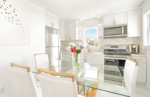 Dunwoodie Casa | Luxury 5BR Massive Home NYC Free Parking + Office