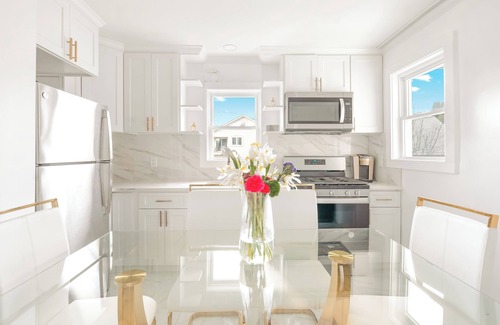 Dunwoodie Casa | Luxury 5BR Massive Home NYC Free Parking + Office