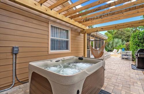 West Bradenton Casa | Luxury 5BR w/ Pool, Spa & Game Room near AMI
