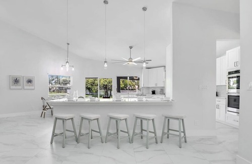 Rainbow Farms Casa | Luxury 6,000 sqft Oasis- Pool, Sleeps 16